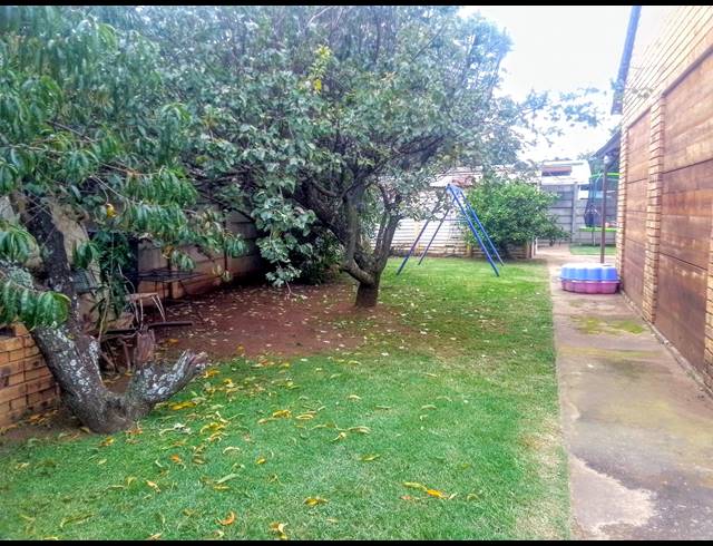 4 BEDROOM FREEHOLD FOR SALE IN GREENHILLS